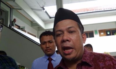 Скачать видео: Dua LSM Laporkan Fahri Hamzah terkait Hak Angket