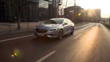 L'Opel Insignia Grand Sport affiche une silhouette élancée athlétique