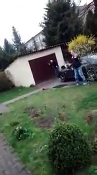 Un imbécile explose son garage !!! WTF