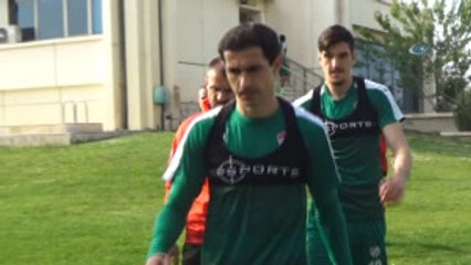 Bursaspor'un Yeni Teknik Direktörü İlk Antrenmanına Çıktı