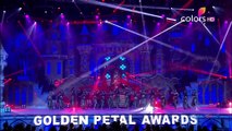 Mouni Roy, Adaa Khan Super Hot Performance - Golden Petal Awards 2017
