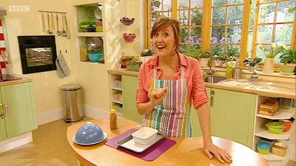 I Can Cook - S2E14. Banana and Toffee Pudding