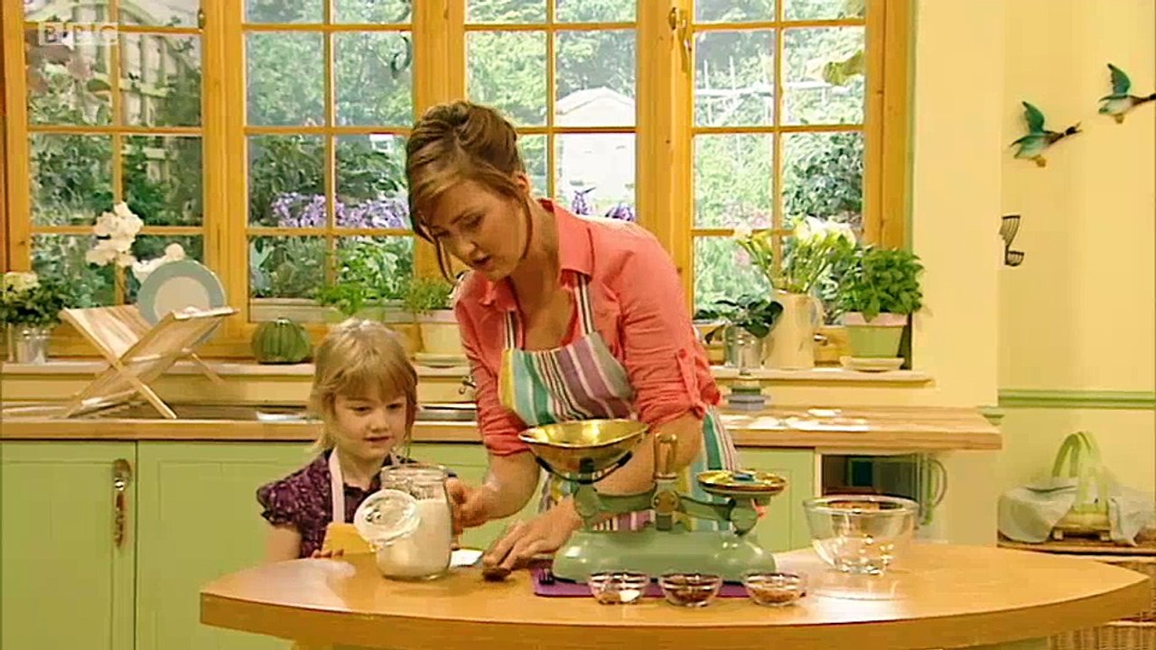 I Can Cook - S2E19. Fruit and Fudge Buns