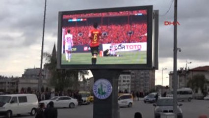 Sivaslılar, Göztepe Maçını Dev Ekrandan Izledi