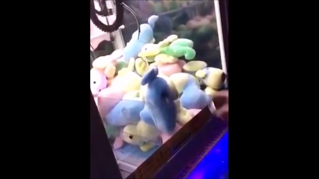 Comment gagner à tous les coups une peluche aux jeux de pinces !