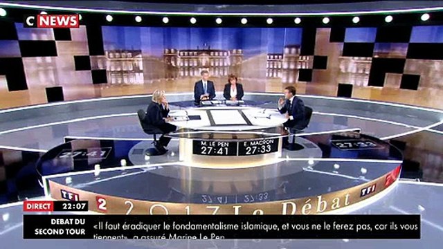 Spécial Débat - Emmanuel Macron sur le terrorisme: Mme Le Pen, ce que vous proposez c'est de la poudre de Perlimpimpin