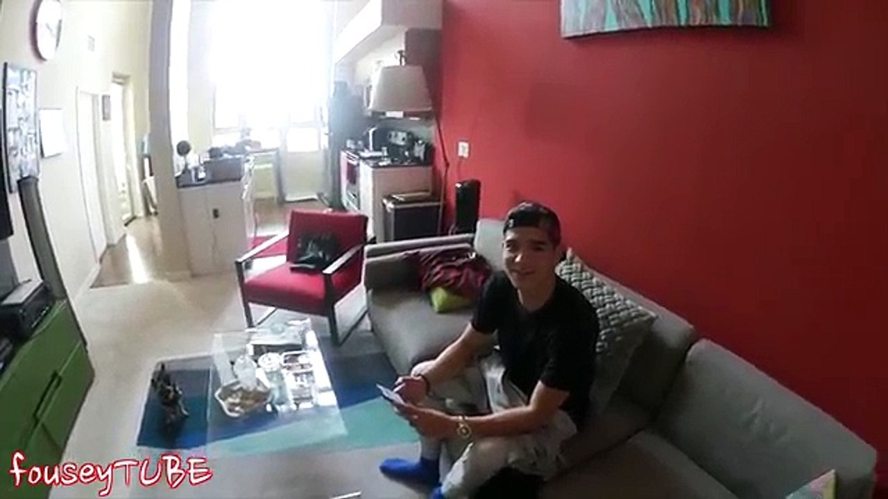 Bikinili kıza masaj yaptıran adama insafsız şaka!
