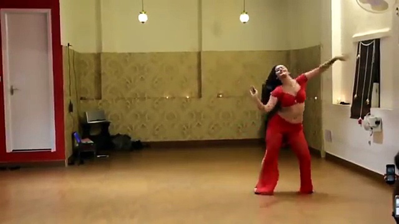 Mere Rashke Qamar along with belly Dance - Singing Nusrat Fateh Ali Khan