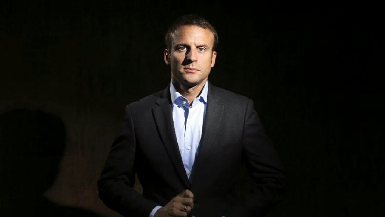 EMMANUEL MACRON DÉSHABILLE MARINE LE PEN LORS DU DÉBAT 03.05.2017