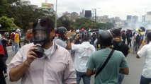 Armoured Vehicle Drives Into Protesters in Caracas Street Battle