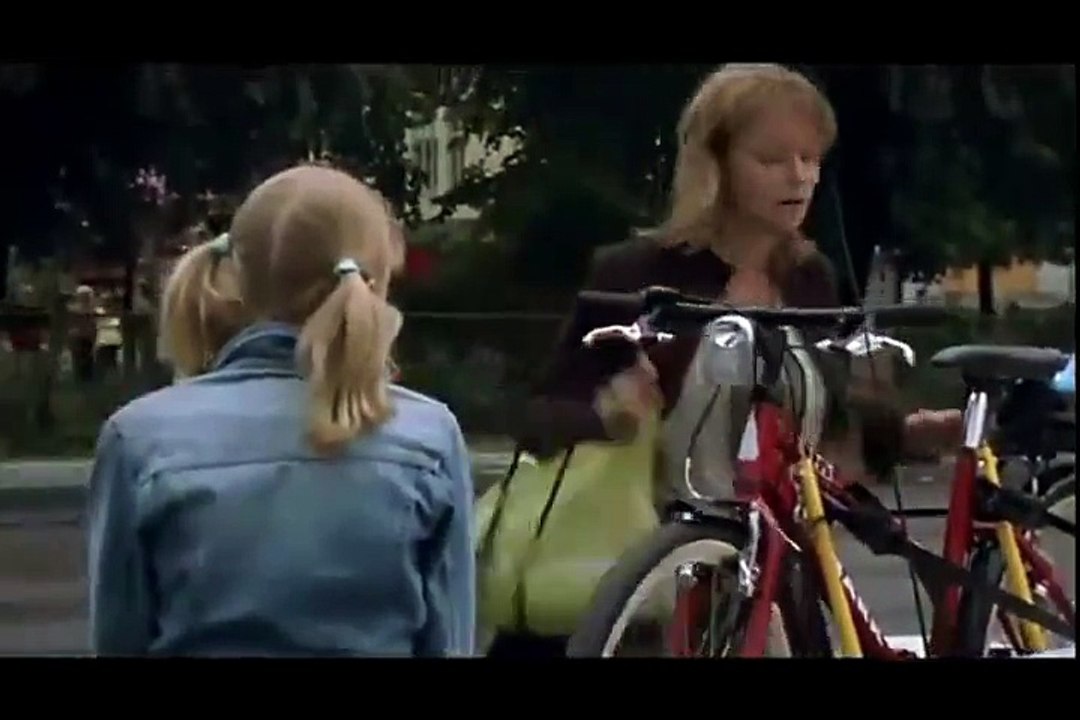 Alla älskar Alice / Everybody Loves Alice (2002)