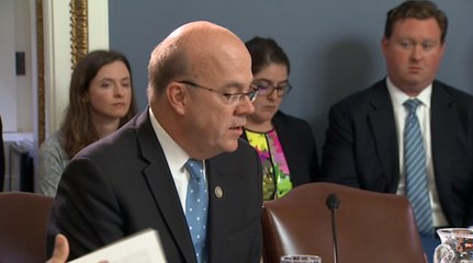 Video herunterladen: 'On behalf of Democrats, we are disgusted', Rep. McGovern says about health-care bill