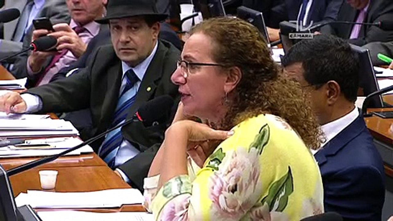 Pau COMEU na Câmara do Rio -:))