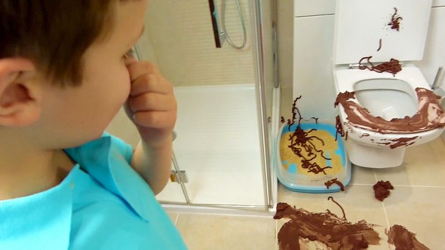 Супер Пранки ТЫ ТАКОГО еще НЕ ВИДЕЛ Кучи Чипсов и Какашек Pranks New Funny Kid's Pringles & Poo Катя и Макс новое видео