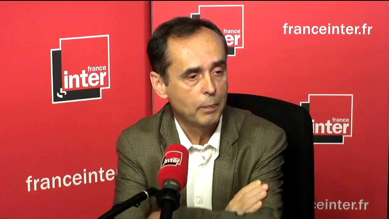 Robert Ménard s'adresse à Philippe de Villiers : "Il serait temps que tu te remues."