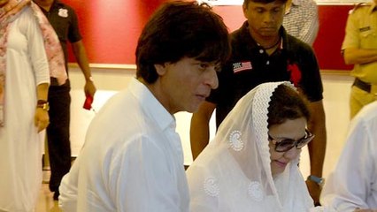 Shahrukh Khan Attends Late Vinod Khanna Prayer Meet in Mumbai