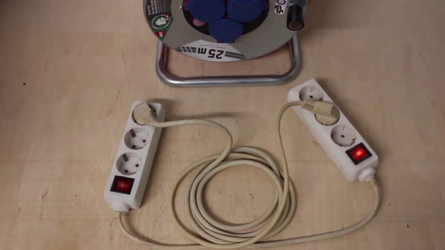 Ce gars pense avoir inventer un générateur d'electricité...