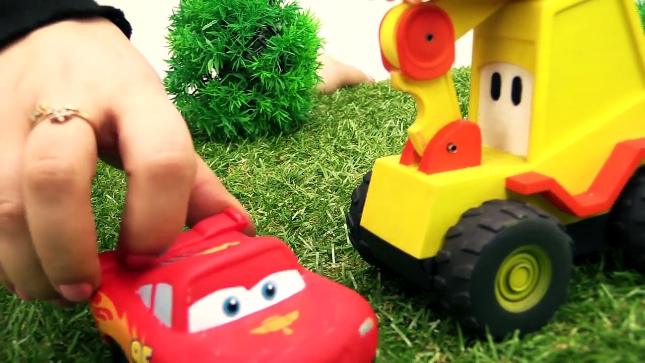 #türkçeizle. Ekskavatör Max McQueen için yarış pisti yapıyor. #erkekçocukvideoları - YouTube