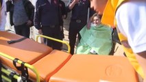 Üsküdar'da Sahilde Oturan Genç Kız, Denize Düştü