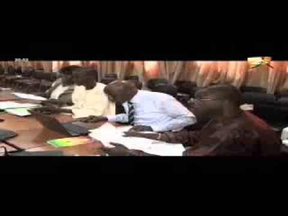 Des retards notés dans les inscriptions sur la liste des législatives   JT français du 30 avril 2012