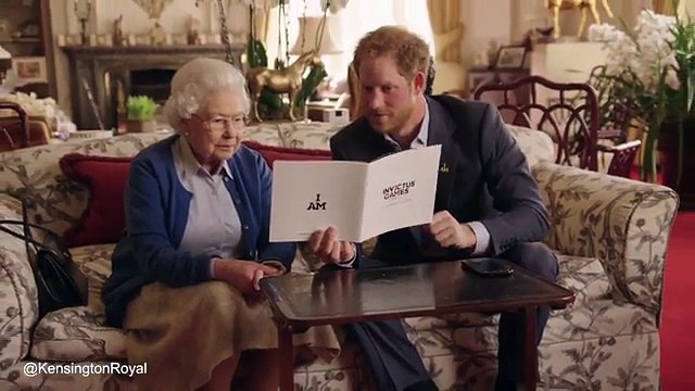 Obamalar Kraliçe Elizabeth ve Prens Harry'ye meydan okumuştu