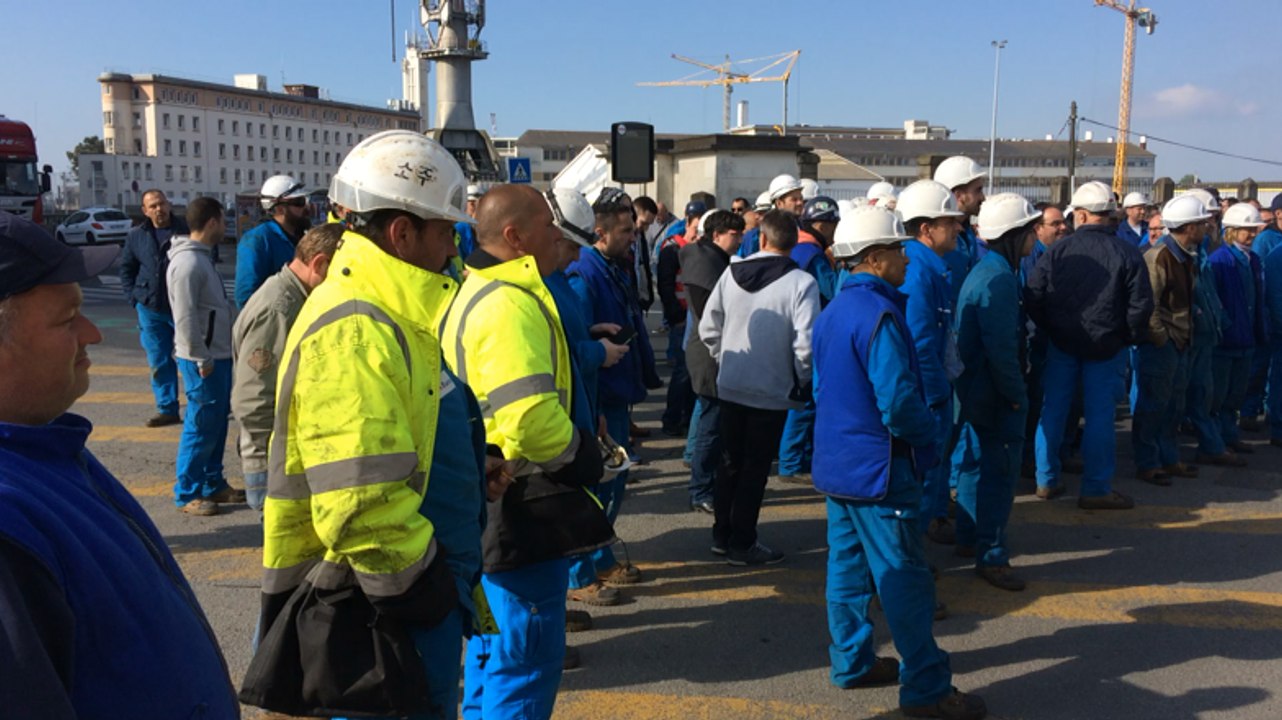 Mouvement de salariés devant STX