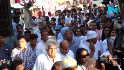 While biggies attend, Rishi Kapoor misses Vinod Khanna’s prayer meet