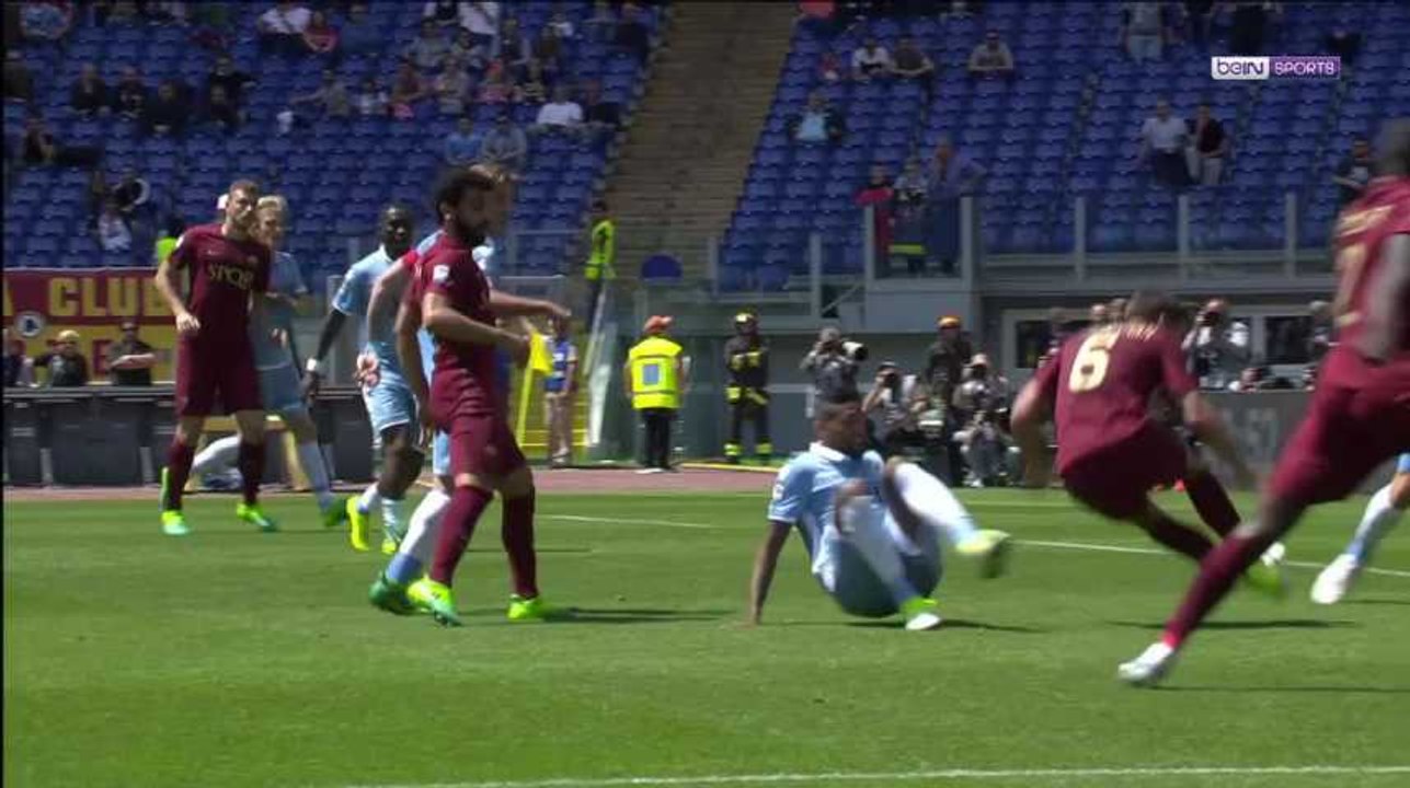 L'incroyable simulation de Strootman !