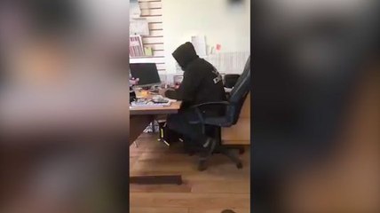 Ce n'est pas bien d'être sur son téléphone pendant les heures de travail !