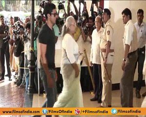 Bollywood Celebs At Vinod Khanna's Prayer Meet