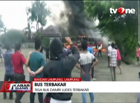 Tiga Bus Damri Ludes Terbakar