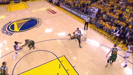 Download Video: Steph Curry donne le tournis à Rudy Gobert