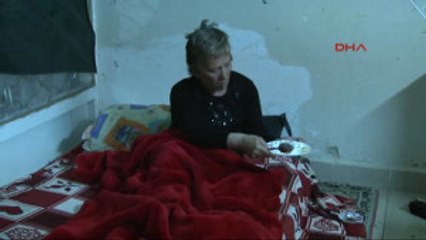 Izmir Üvey Kızı Gerçek Ailesini Bulup Kendisini Terk Edince Sokakta Kaldı