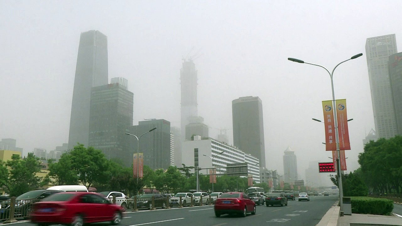 Dust storm blows across north China, flights cancelled