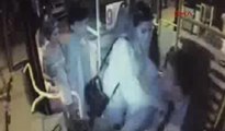 Kadın yolcu otobüs şoförünü bıçakladı.. Dehşet anları kamerada