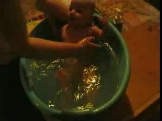 Clément prend son bain à Rives