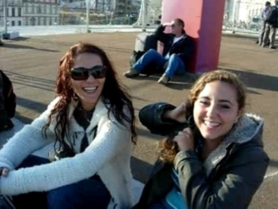 Paris est a nous mes petites poulettes!