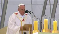 Pilgrims flood Rio beach for pope's farewell massdsa