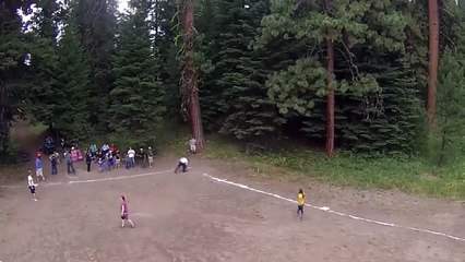 Un drone se fait percuter par une balle de baseball