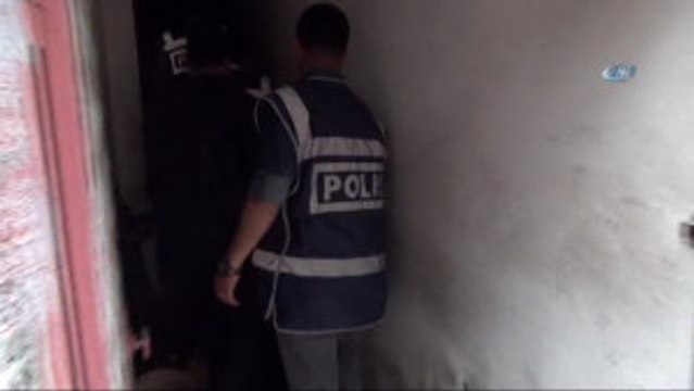 Çatı Katında Uyuşturucu İmalatına Polis Baskını
