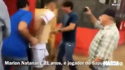 Ce joueur brésilien est arrêté par la police en plein match !