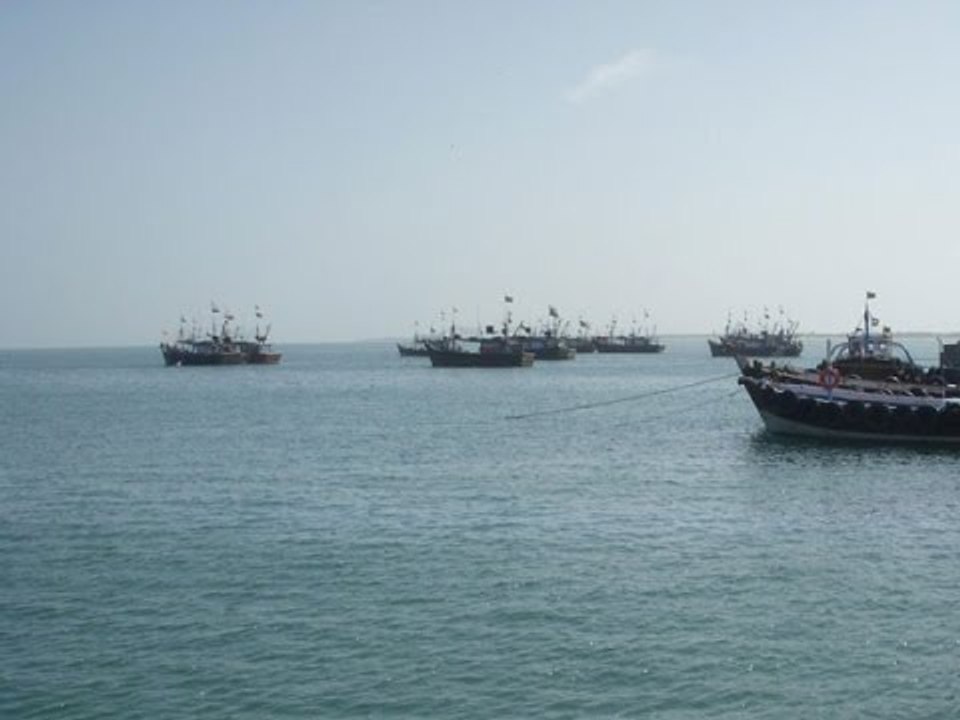 Coast Guard intercepts Pak boat with 8 suspected smugglers