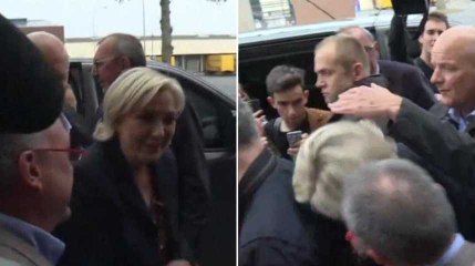 Les images de Marine Le Pen, accueillie par des jets d'oeufs en Bretagne