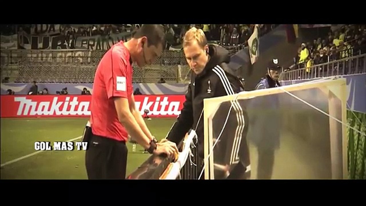 Histórico!! Árbitro recorre a video arbitro pela primeira vez na historia do futebol