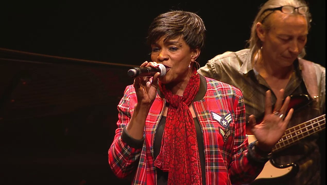 #stopFN7mai - Mamani Keïta au rassemblement de la Culture contre le FN @Cité de la Musique 2 mai 2017