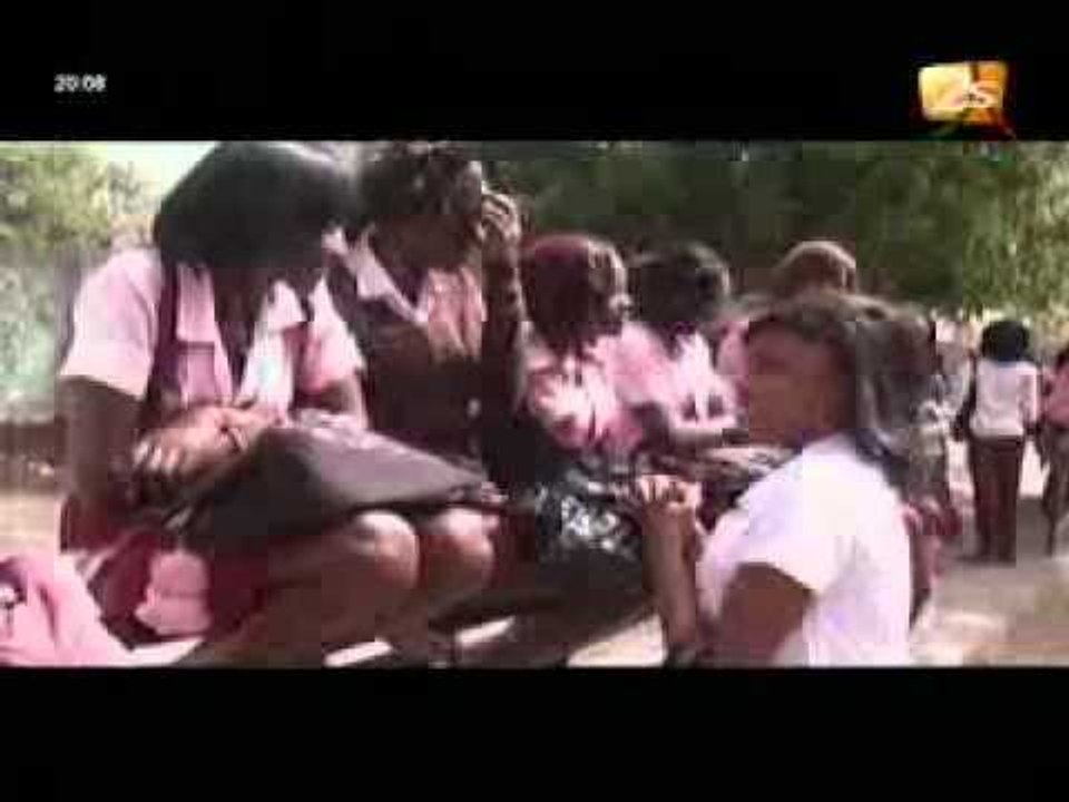 Les élèves du lycée JFK refusent de reprendre les cours -  JT français du 26 avril 2012