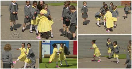 Menina mostra nova prótese de perna para amigos da escola e a reação é preciosa... LINDO!