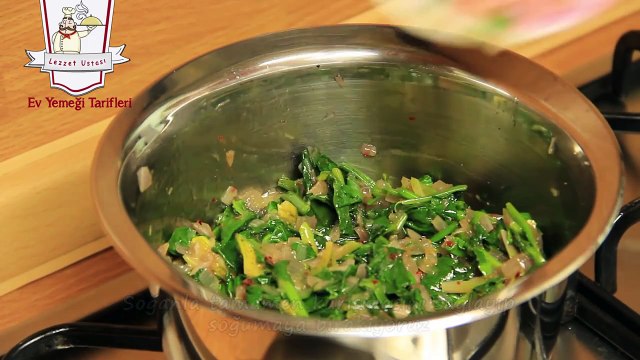 Ispanaklı Üçgen Puf Börek Tarifi - Hazır Yufkalı Muska Şeklinde Börek