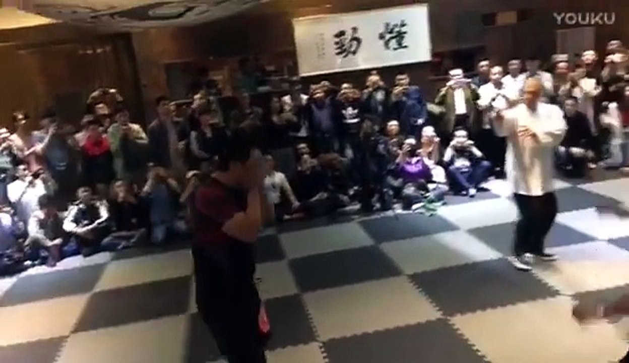Mestre de Tai Chi Enfrenta Lutador de Artes Marciais Mistas