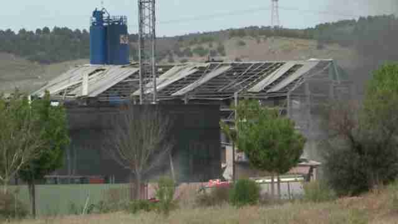Tres heridos graves y decenas leves en un incendio de una nave de residuos de Madrid